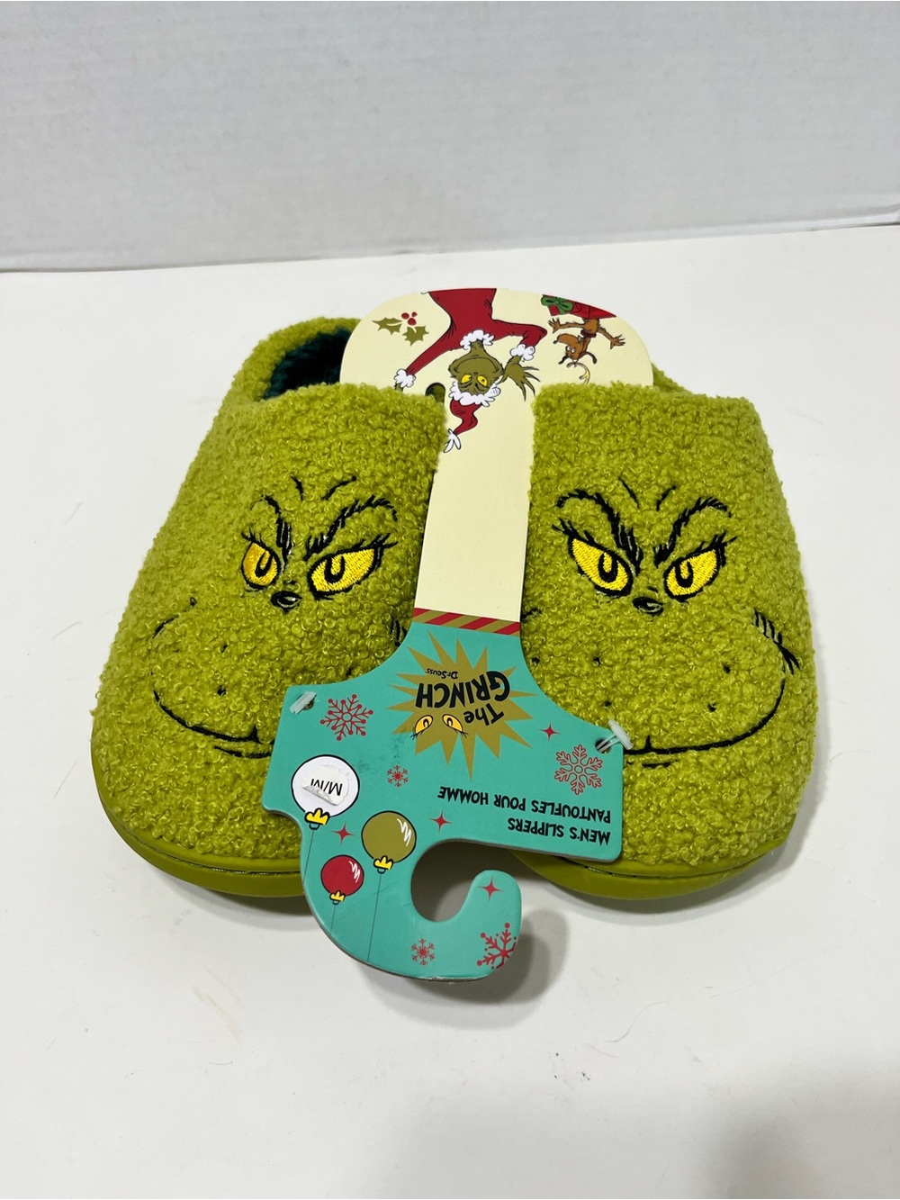 BLUENOTES The Grinch Christmas slippers NWT Men’s size medium or  10